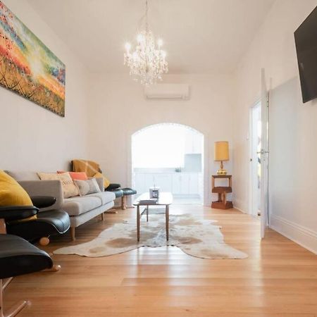 Historic Beauty In The Cbd! Parking And Wifi Appartamento Launceston Esterno foto