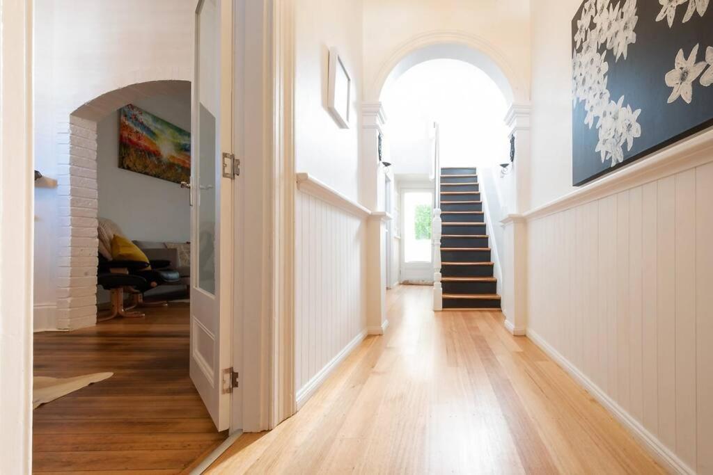 Historic Beauty In The Cbd! Parking And Wifi Appartamento Launceston Esterno foto