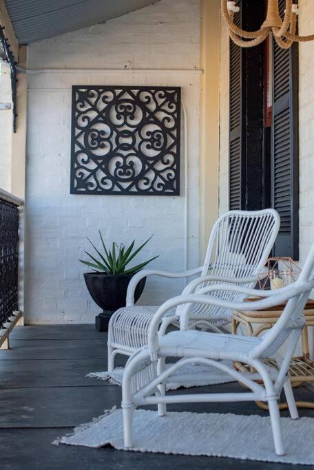 Historic Beauty In The Cbd! Parking And Wifi Appartamento Launceston Esterno foto