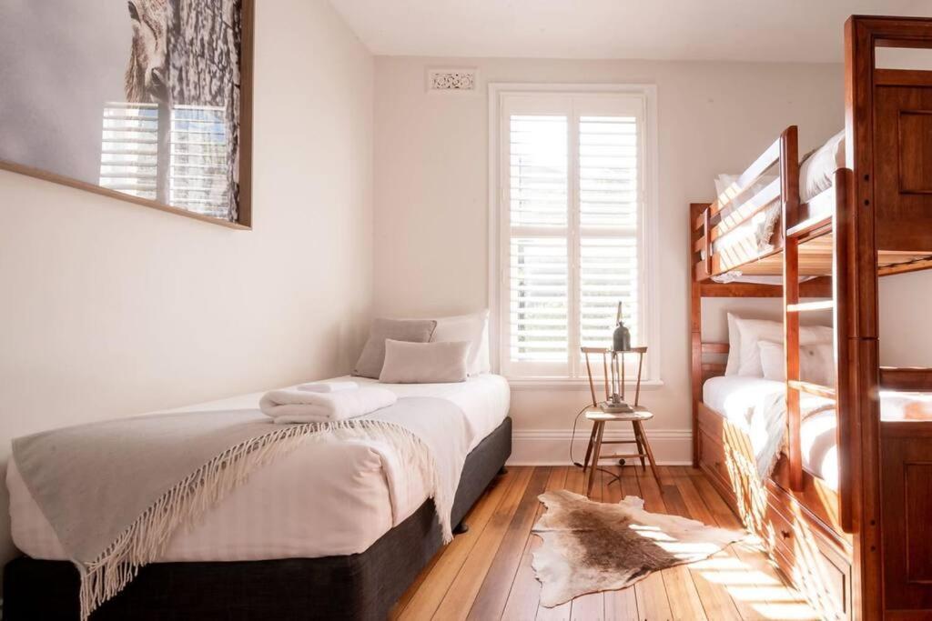 Historic Beauty In The Cbd! Parking And Wifi Appartamento Launceston Esterno foto
