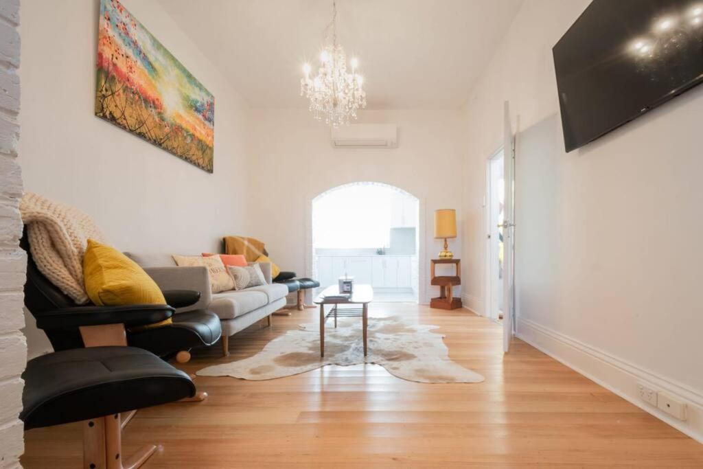 Historic Beauty In The Cbd! Parking And Wifi Appartamento Launceston Esterno foto